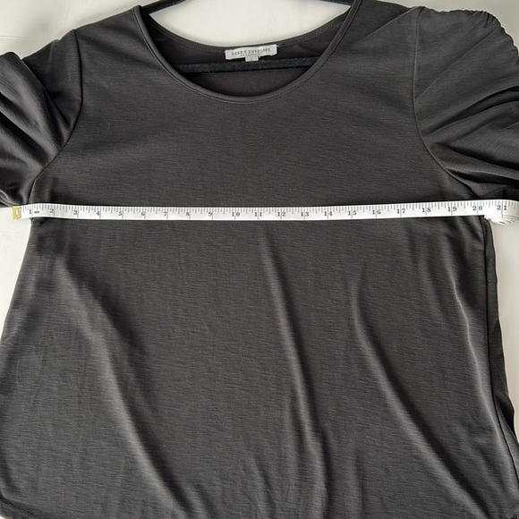 NWOT Green Envelope L S/S tee with ruching detail. - Picture 5 of 7